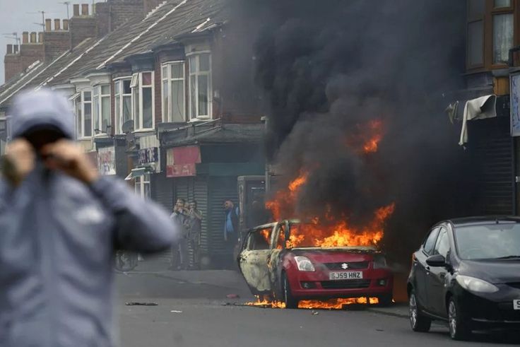 Helicopter hovered over my home for 5 hours - Nigerians tell UK riots experience [euronews]