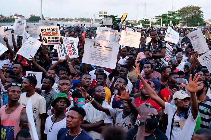 Nigerian protesters [Bloomberg]
