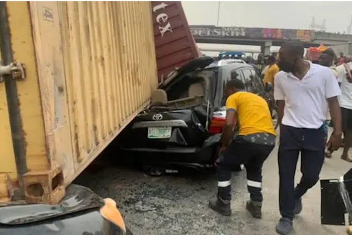 2 escape death as speeding bus rams into truck in Lagos [National Accord Newspaper]