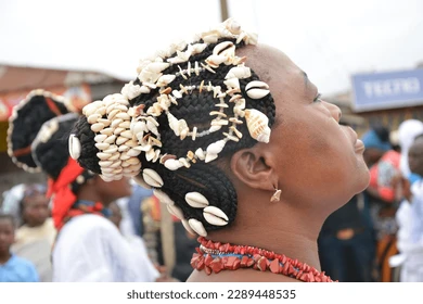 Osun priestess wearing a shuku hairstyle [Shuttershock]