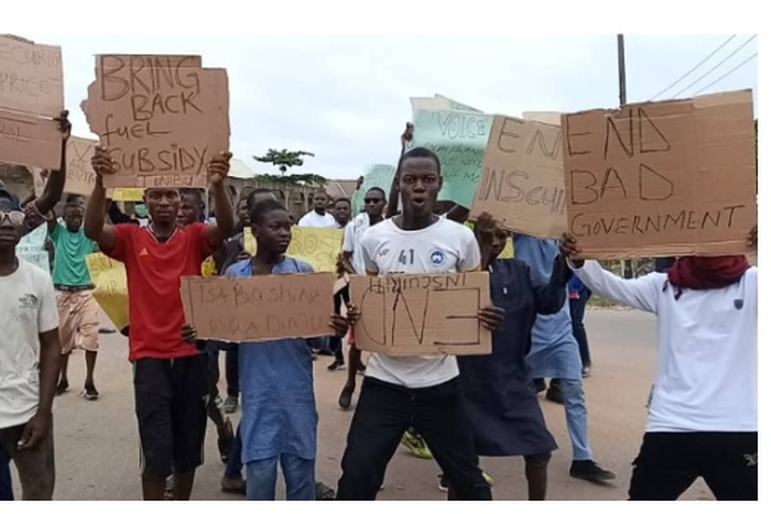 Zamfara APC fumes after protesters attempted to attack Matawalle’s residence [Channels TV]
