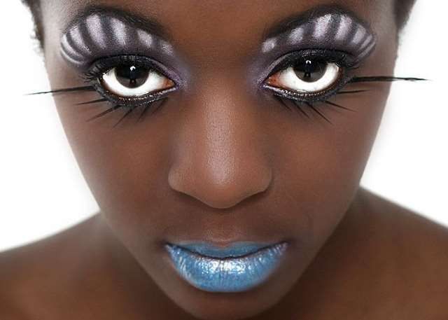 Wearing too much makeup could be a red flag [ModernGhana]