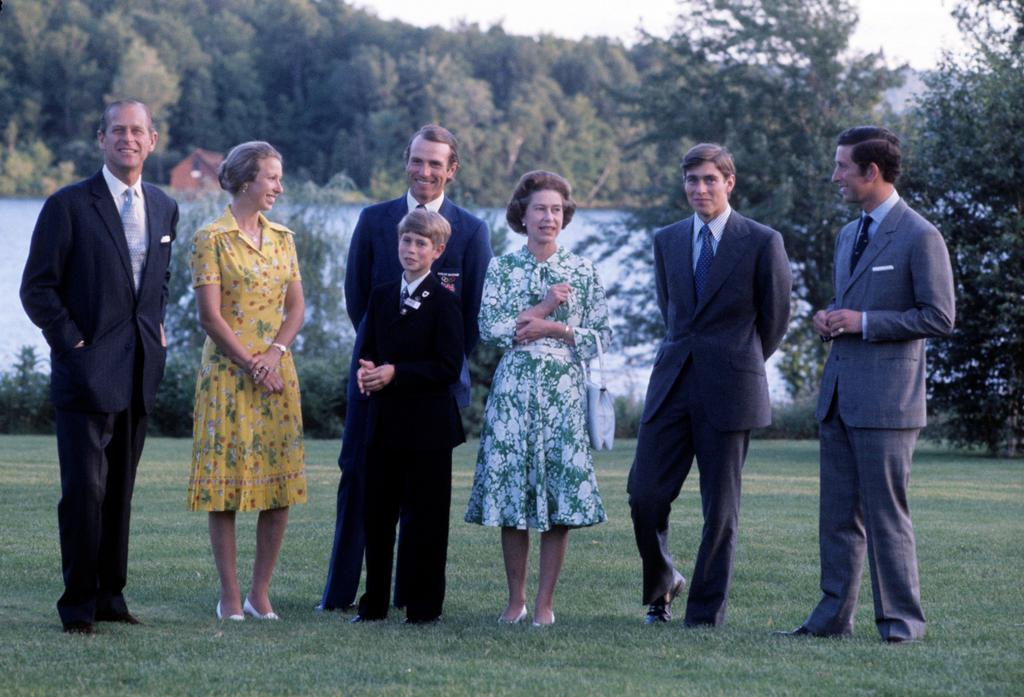 1976: An image from this photo shoot was used on the card and shows the growing royal family.