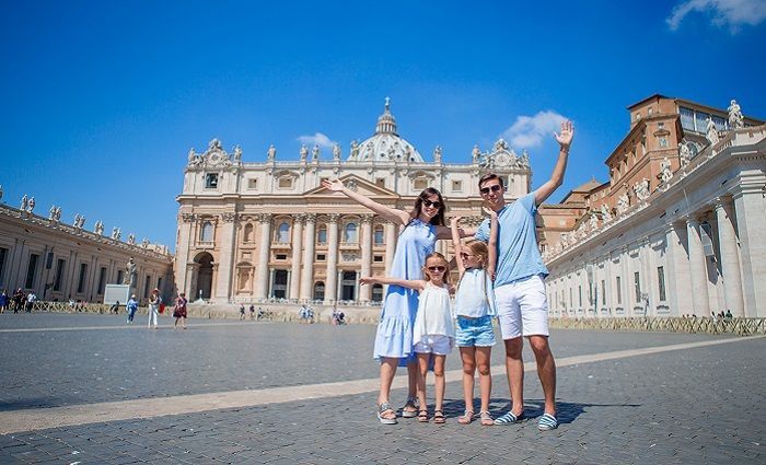 Tourists in the Vatican City [TheRomanGuy]
