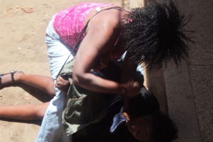 ___8488554___2018___6___12___18___Women+fighting