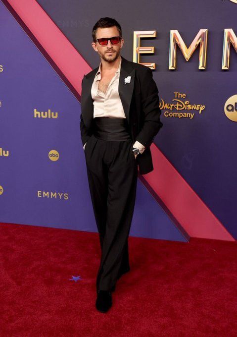 Jonathan Bailey at the 2024 Emmys [Gettyimages]