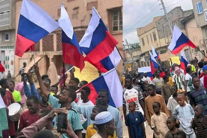 Protesters flying Russian flags on the streets of Kano. [X, formerly Twitter]