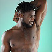 Unpleasant body odor could be a sign your body needs detox [PeopleImages]