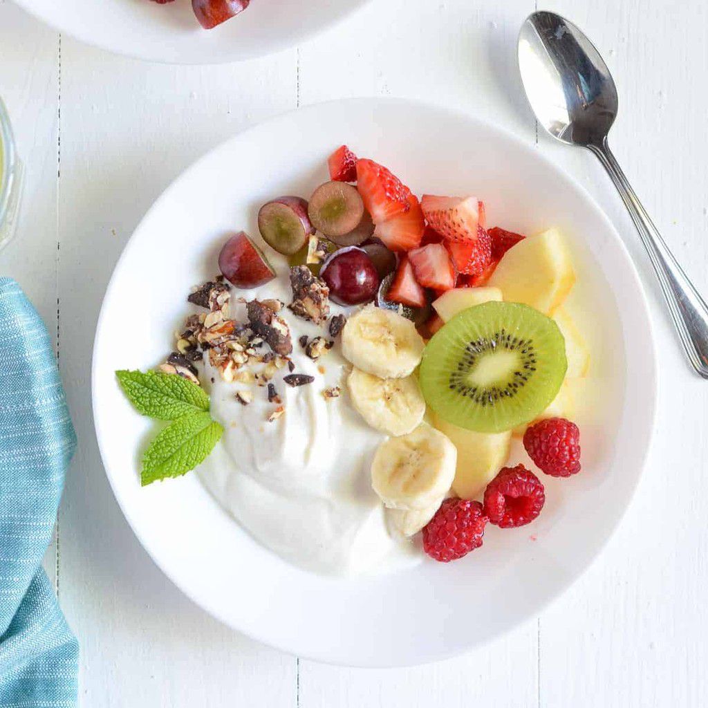 Greek yoghurt with fruits [HealthyVegtarian]
