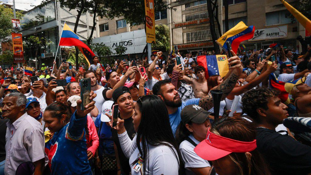 Opposition supporters gather at Plaza Alfredo Sadel in Las Mercedes neighborhood during 'Ganó Venezuela' opposition protest on August 3, 2024 in Caracas, Venezuela. [Getty Images]