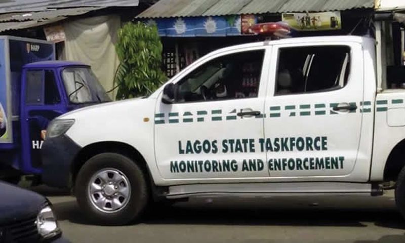 Lagos arrests 25 hoodlums for attacking motorists on Lekki-Epe Expressway [Punch]