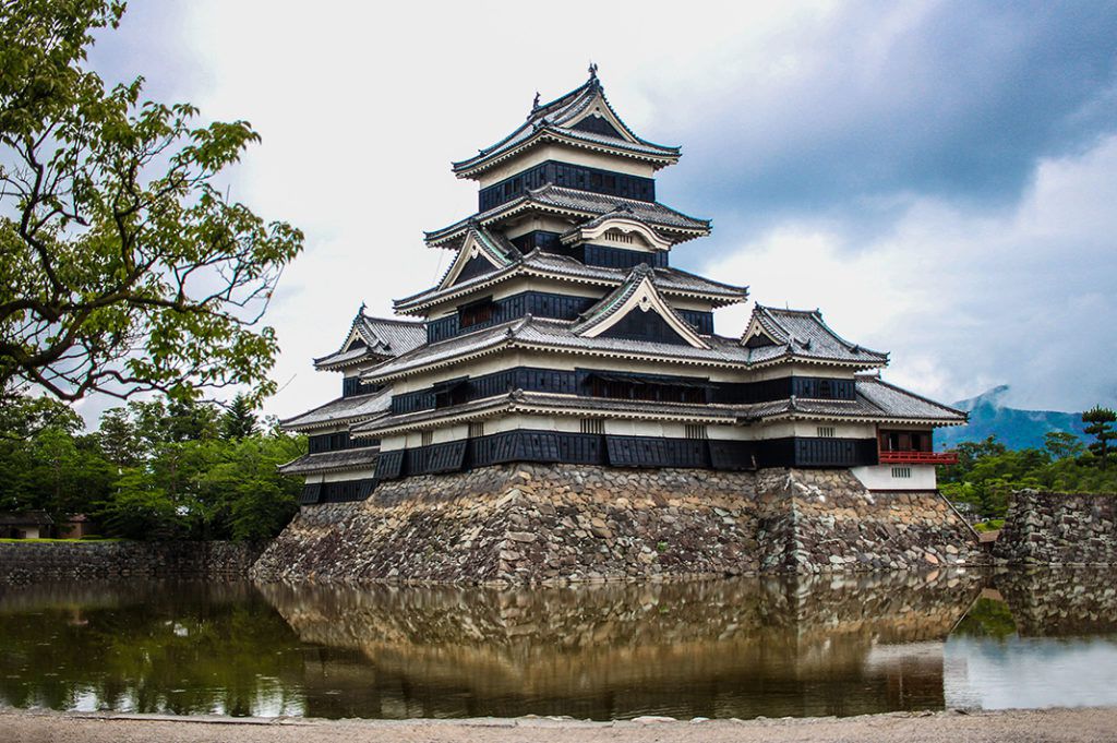 5 oldest castles in the world you can still visit