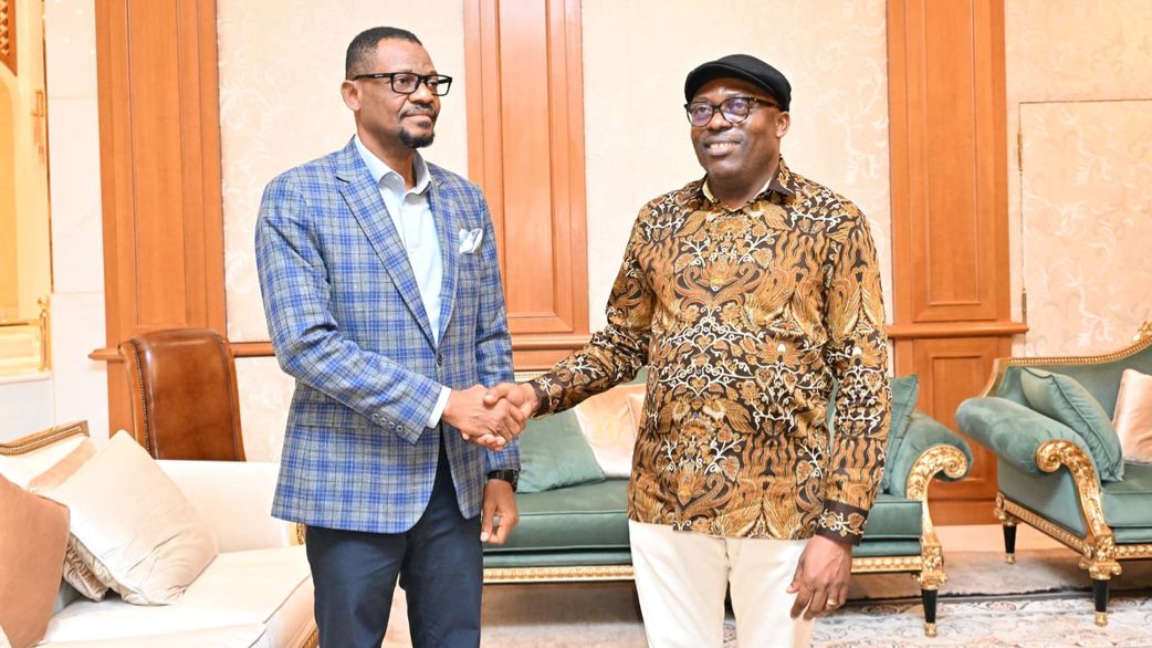 L-R: Rivers State House of Assembly, Martins Amaewhule, and the suspended governor of Rivers State, Siminalayi Fubara. [X, formerly Twitter/Bayo Onanuga]