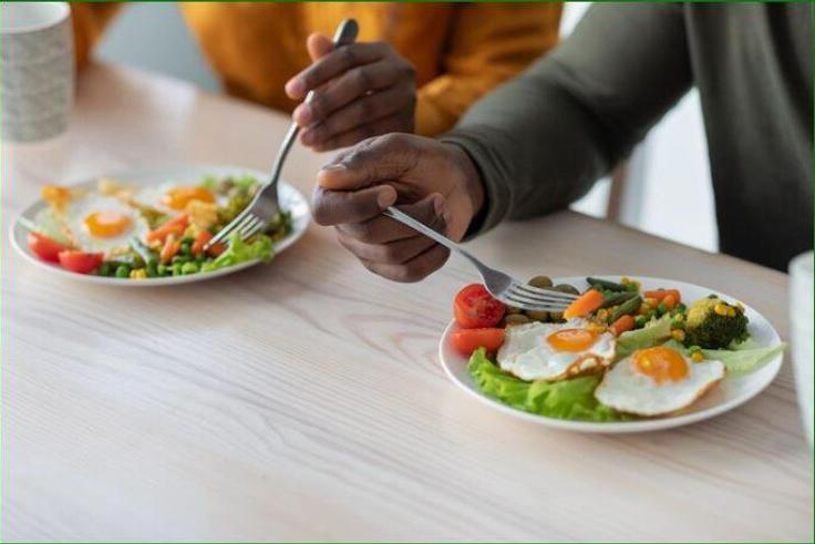 Spreading your calories throughout the day may keep your metabolism humming