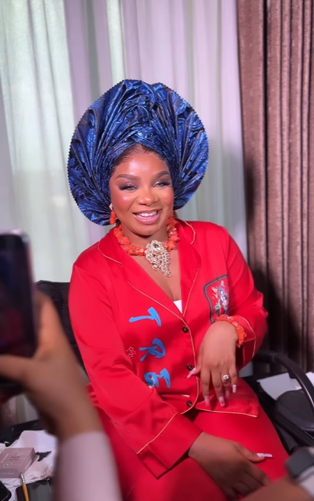 The happy moment her head tie and makeup was done [Instagram/ Queen Mercy Atang]