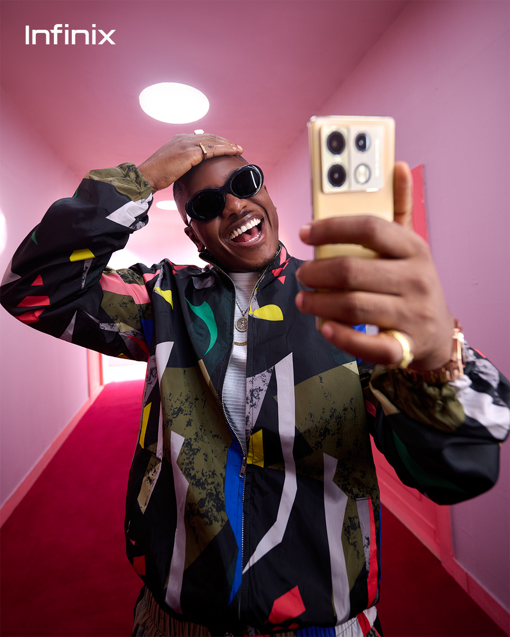 Timini Egbuson and the Corning® Gorilla® Glass