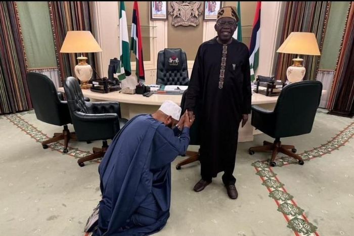 Niger State Governor Umar Bago kneels to greet President Bola Tinubu [Presidency]