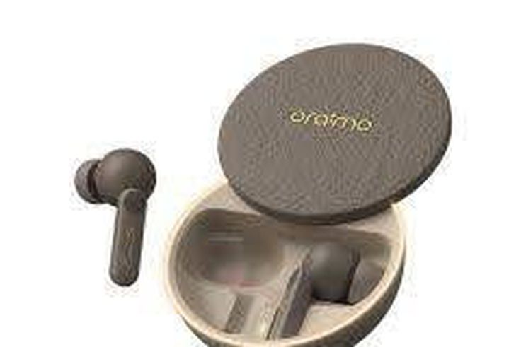 Top 7 smart accessories guaranteed to boost your productivity & social connections in 2024