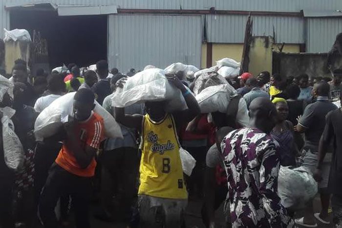 Students looting rice [Daily Trust]