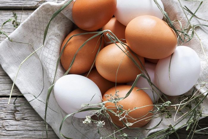 What's the difference between white and brown eggs? [EatThisNotThat]