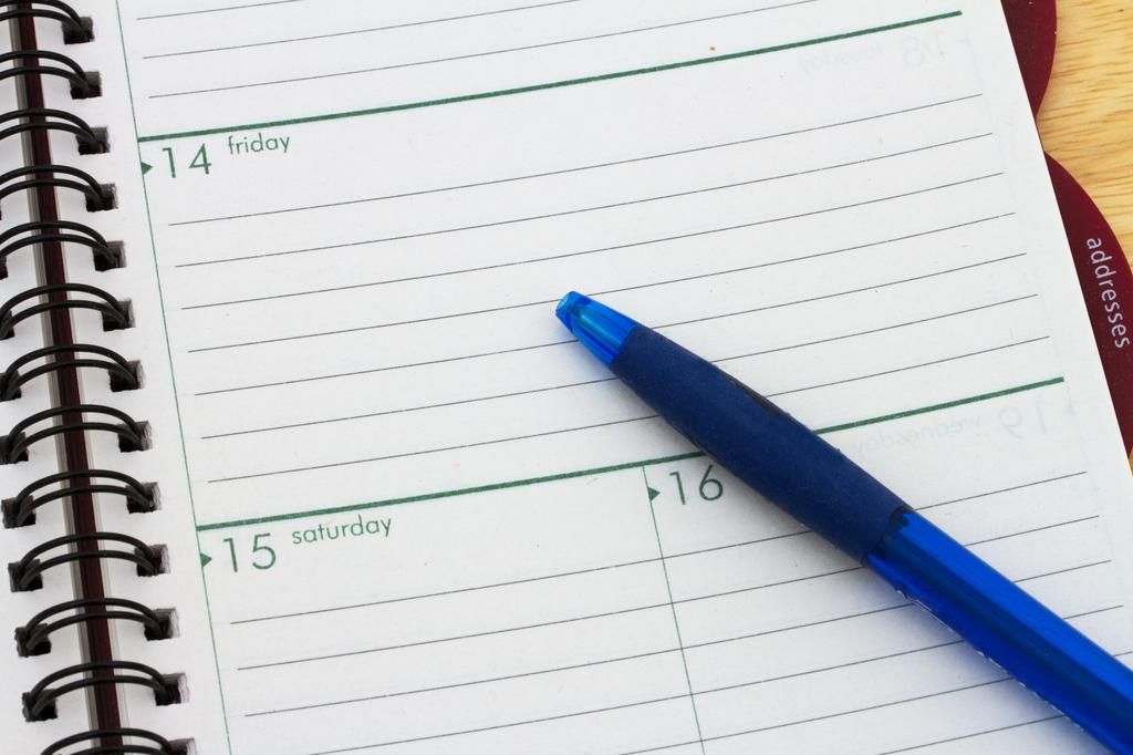 Writing the date beginning with the month