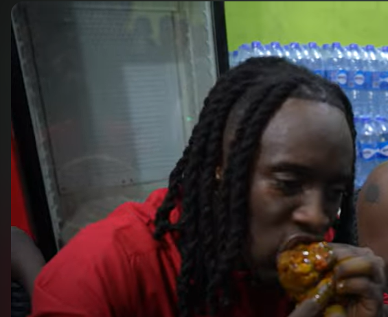 Kai Cenat digs into his meal [Youtube/Kai Cenat]