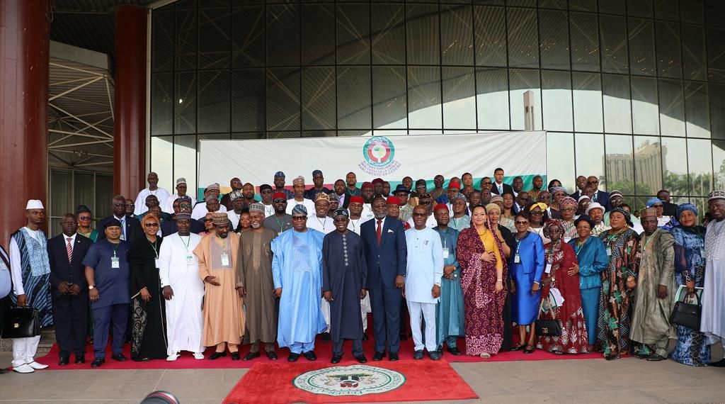 President Bola Tinubu in a group photograph alongside Senate President Godswill Akpabio and the newly inaugurated members of the ECOWAS Parliament. [@ecowas_cedeao/X]
