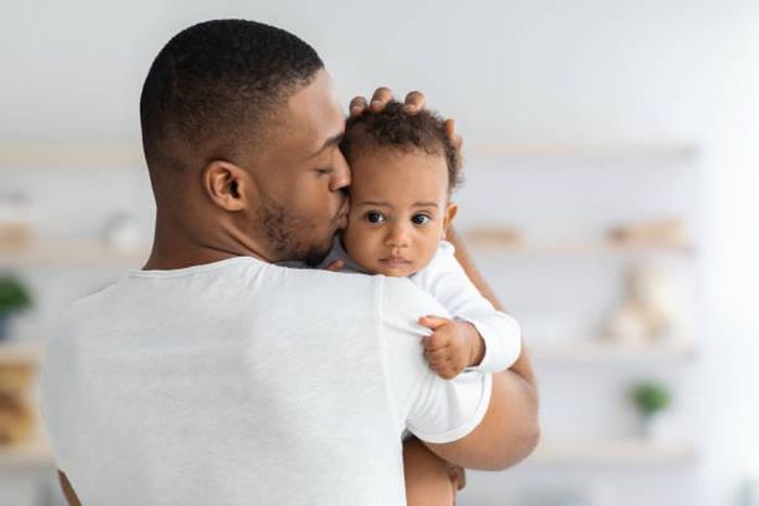 How to hold a baby right [iStock]