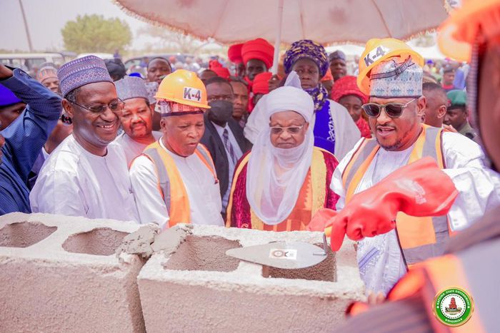 FG launches construction of 500 housing units in Kano [Twitter:@Arch_Dangiwa]