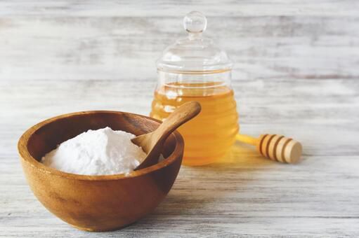 Baking soda and honey [photoAC]