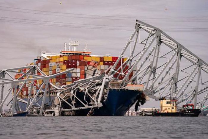 Divers find bodies of 2 people who drowned after Baltimore bridge collapsed  [Yahoo News]