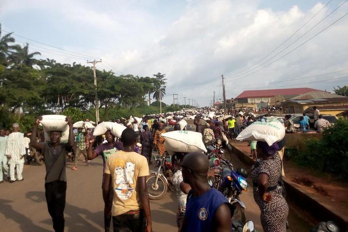Return looted property within 72 hours, Gov. Oyetola warns suspected hoodlums. [Twitter/@Tobinolegend]