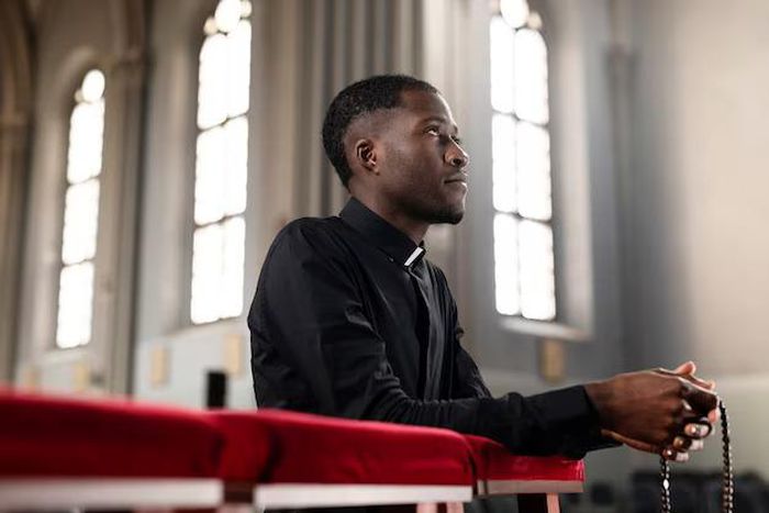 Black Catholic priest [Freepik]