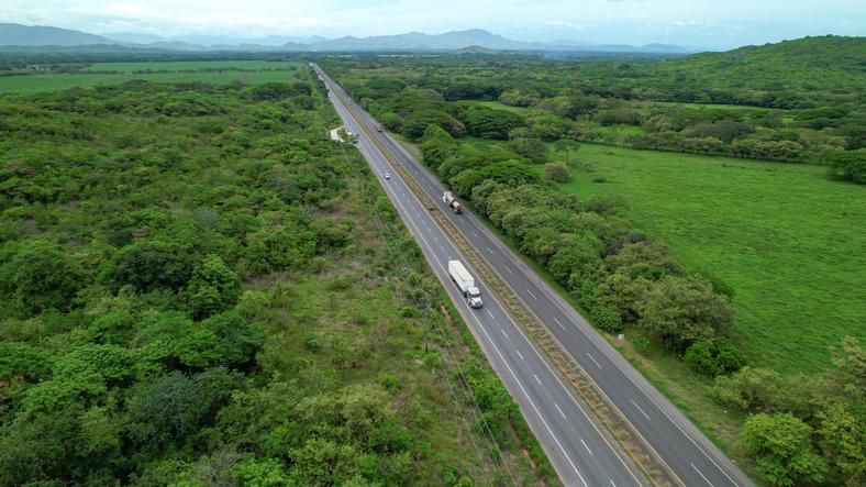 Pan-American Road, Panama [Shutterstock/Flystock]