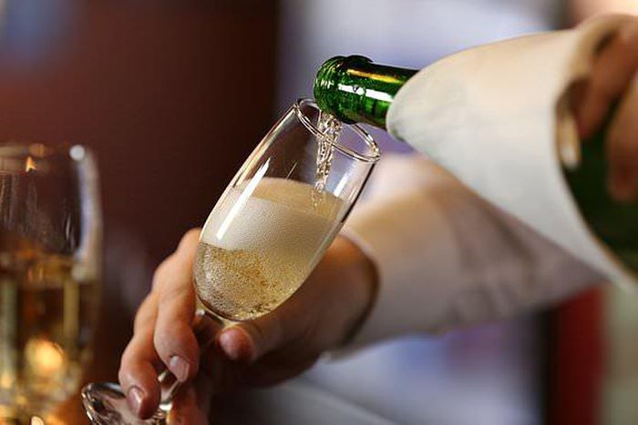 Some foods don't go with alcohol [DailyMail]