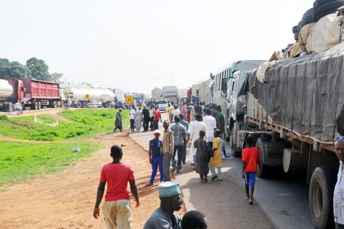 Hoodlums hijack BUA truck in Zaria, loot cartons of spaghetti/Illustrative photo