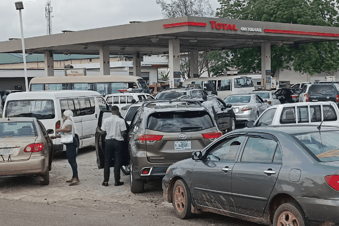 The government promised to monitor the traffic situation while calling on the general public to report fuel stations disrupting movement.