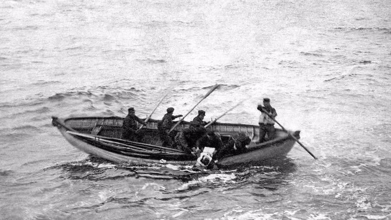 The sailors of the Mackay-Bennett ship recover the body of one of the victims of the Titanic disaster [Nova Scotia Museum]