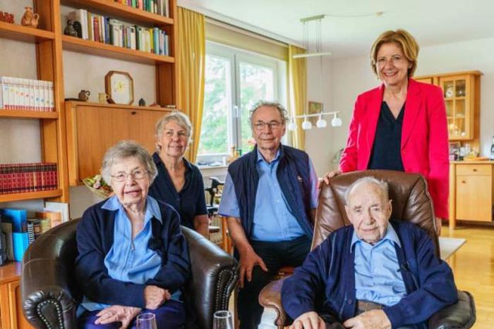 Longest-married couple in Germany celebrates 80th wedding anniversary [yahoo]