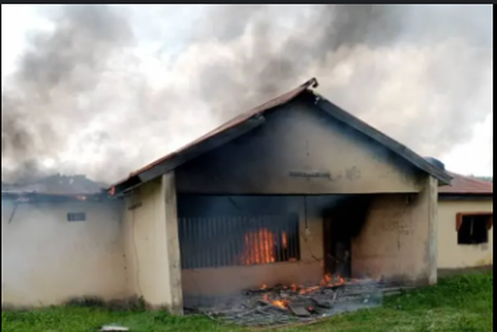 Protesting youths set INEC office ablaze in Benue, says official [Vanguard News]