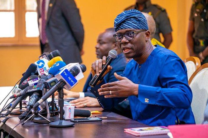 Sanwo-Olu shares coronavirus containment plans with the press (Twitter @jidesanwoolu)