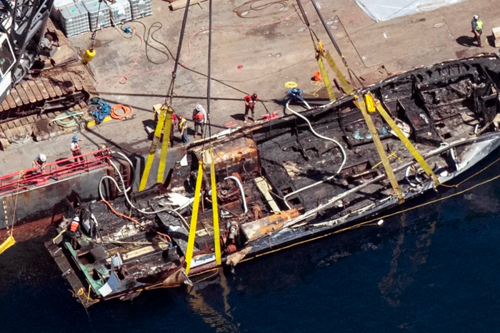 The burned hull of the dive boat Conception [Brian van der Brug/Los Angeles Times/AP]