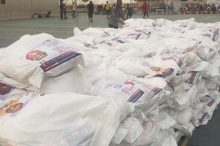 Lagos lawmaker hands out 8,500 food packs to residents to support Tinubu's effort [Instagram:lanreoshun_official]