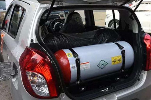 Converting petrol vehicles to Compressed Natural Gas (CNG) vehicles [Spinny]