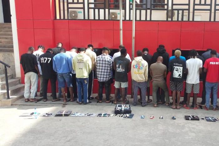 EFCC rounds up 26 suspected internet fraudsters in Abuja  [Twitter:@officialEFCC]