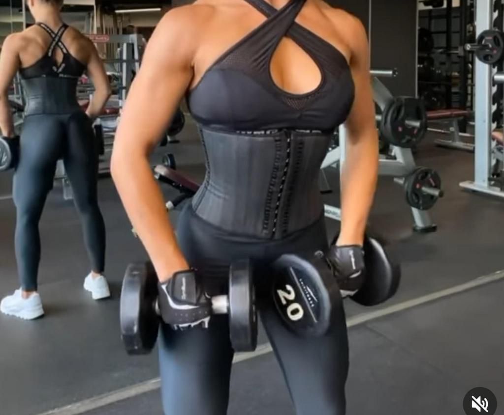Tight corset can restrict your movement when exercising [Reddit]