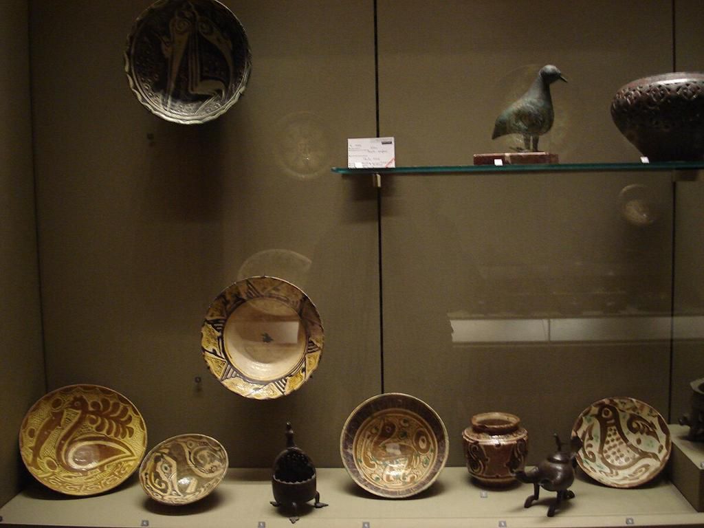 Former display case of the Islamic art department of the Louvre, before 2012 (556)