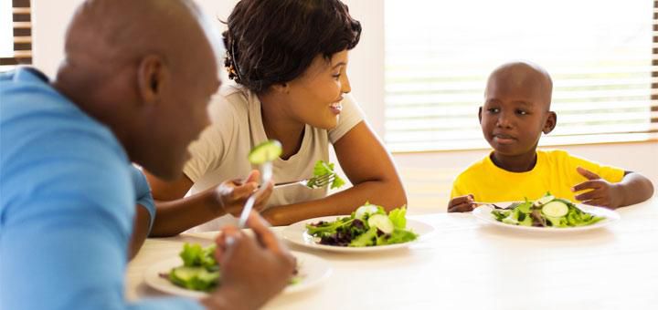 A family eating vegetables together (Courtesy)