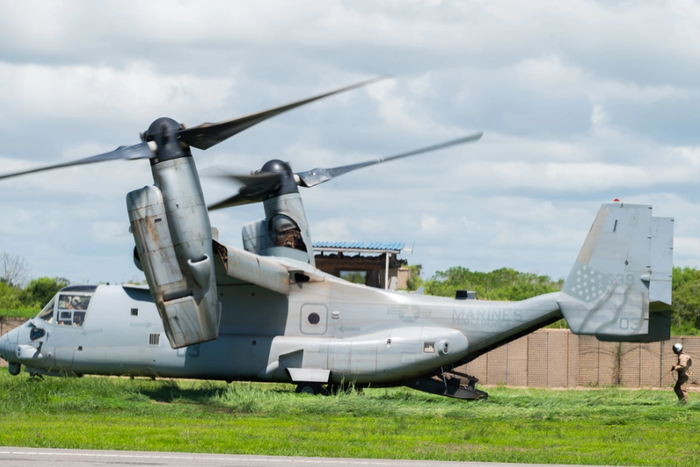 An MV-22 Osprey lands at Magagoni Airfield, Kenya on April 10, 2024. Photo by Senior Airman Kevin Nious