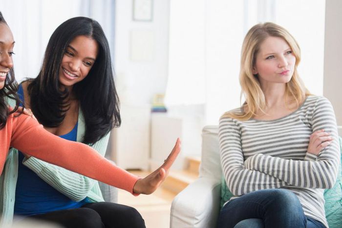 5 calm ways to deal with jealous friends [Credit: marthastewartweddings.com]